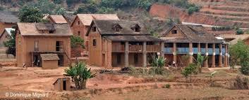 Les Maisons Traditionnelles Des Hautes Terres Malgaches House Styles Architecture House
