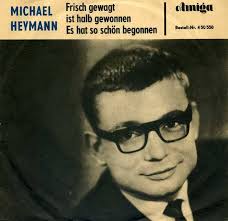Als Solist brachte es Michael Heymann innerhalb von knapp zwei Jahren auf  acht Plattentitel und sieben Rundfunkaufnahmen in der DDR. Geboren wurde  der Schlagersänger am 9. August 1939 in Leipzig, wo er