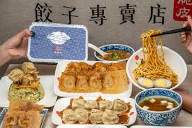 台北美麗華店 台北京站店 信義誠品店 南港citylink店 板橋大遠百店 新莊晶冠店 新竹車站店 中壢sogo店. å°åŒ—ç¾Žé£Ÿæ—¦æ—¦æ—¬é¤ƒå­å°ˆè³£åº— å¹³å‡¡ä¸­çš„å›žæ†¶äº¬ç«™ç¾Žé£Ÿ é¤ƒå­è·äººç²¾ç¥žè€äººå°‹å'³ ç®—å'½çš„èªªæˆ'å¾ˆæ„›åƒ