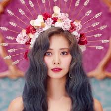 Top 3 K Pop Female Idols To Be Chosen By Reporter As Look Best In Real Life Starbiz Net In 2021 Short Curly Styles Naturally Curly Bob Curly Bob Hairstyles