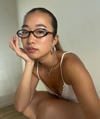 Iris Kim's Instagram, Twitter & Facebook