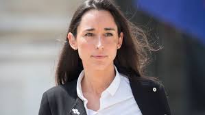 Dans son bureau, brune poirson nous accueille, grande, élégante, élancée. Brune Poirson La Biographie De Brune Poirson Avec Gala Fr