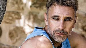 L'attore, che veste i panni di re giorgio nella serie tv made in italy, si racconta senza trucco e senza inganno. Raoul Bova E La Famiglia Allargata Finalmente I Miei Figli