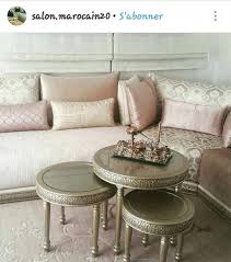Si le traditionnel salon marocain est caractérisé par l'utilisation du bois pour la structure du sedari et des tissus colorés pour recouvrir les matelas et les coussins, les modèles contemporains de salon marocain sont retravaillés de façon à répondre aux attentes des. Diningroomideas Moroccan Living Room Moroccan Decor Living Room Moroccan Home Decor