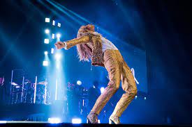 Celine dion has rescheduled the remaining 16 north american dates of her courage world tour. Celine Dion Confirms Rescheduled Tour Dates For 2021 Celebrityaccess