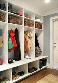 Hier findet ihr möbel die stauraum im flur schaffen und in unserem magazin geben wir euch tipps, wie ihr aus einem kleinen flur alles herausholt! Flurgestaltung 40 Schlaue Und Platzsparende Losungen Fur Ihr Zuhause