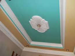 Kami memproduksi sendiri untuk lis gypsum dan centerpis / bunga lampu dengan tenaga ahli yang kami miliki sehingga kualitas dan ketersedia. Paling Inspiratif Model Plafon Rumah Pakai Triplek Aneka Model Rumah