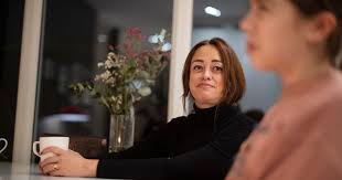 Trebarnsmamman Marisol Arellano Lundberg tog barnens mobiler