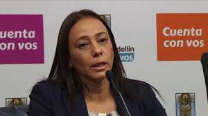 Hace un semana, se conoció la entrevista de la fiscal claudia carrasquilla, donde cuenta que la sacaron del ente acusador, después de haber hecho un trabajo como fiscal impecable. Amenazas Contra Claudia Carrasquilla Directora Seccional De La Fiscalia En La Ciudad De Medellin Youtube