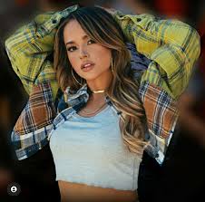 Rebbeca marie gomez (born march 2, 1997), known professionally by her stage name becky g, is an american singer, songwriter and actress. Becky G Que Maldicion Becky G Style Beautiful White Women Becky G Hair