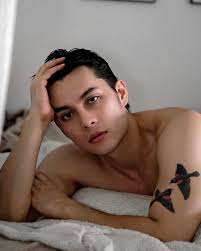 Robin Valdez (@the_rawrbean) • Instagram photos and videos