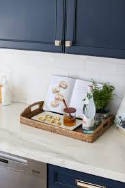 Sherwin Williams Naval Cabinet With Neolith Classtone Collection Estatuario E 04 Polished Countertop And Jeffrey C In 2020 Dining Rug Host Dining Chairs Ship Lap Walls