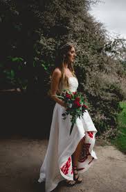 Musik Und Kunst Inspiriert Brasilianische Hochzeit Mit Bildern Brasilianische Hochzeit Hochzeitsarten Kleid Hochzeit