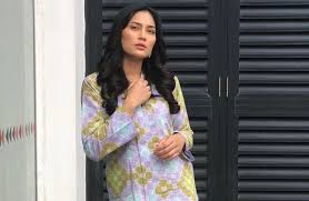 Syampu herbal essences untuk rambut gugur. Adik Sudah Popular Apa Komen Fasha Sandha