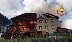 We did not find results for: Colle Santa Lucia A Fuoco Una Frazione Devastati Fienili E Abitazioni Corrieredelveneto It