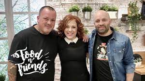 «με τα χρόνια κατάλαβα ότι ήταν πολύ χρήσιμο και όταν έκανα μια κουβέντα με μια στιχουργό μου είπε ότι είναι στοιχείο. Food N Friends 26 1 2020 Elenh Rantoy Oloklhro Epeisodio Season 2 Ant1 Tv Youtube