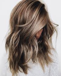 If I Ever Get My Hair Colored I Want It Easy To Grow Out Natural Looking This Is A Really Beautiful Way To In 2020 Dark Blonde Hair Color