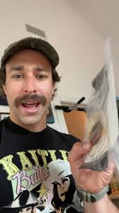 There are certain things in life that inspire me to wake up in the morning:  sitting