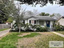 35 Highland Dr Brownsville Tx 78520 Home For Rent Realtor Com Brownsville Renting A House Highland