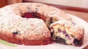 Per preparare questo dolce, iniziate a mettere in un mixer le mandorle con lo zucchero, iniziate a tritare il tutto, poi aggiungete il burro a pezzetti. La Torta Veloce E Bellissima Per La Colazione E L Ora Del Te Ciambellone O Torta Ai Mirtilli 257 Youtube