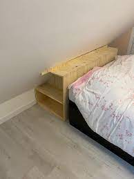 Découvrez nos têtes de lit en promotion avec des nouveautés toute l'année et dans tous les magasins but. Tete De Lit Sous Pente Par Tsourbier Sur L Air Du Bois