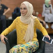 Malang nasib juara dewi remaja 2018/2019 iaitu haneesya hanee apabila penyebaran video pesta arak melibatkannya menjadi punca kemenangan dia dalam pertandingan dilucutkan. Biodata Aween Ismail Pelakon Filem Mael Totey The Movie