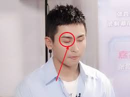 On august 13, zhang zhehan issued an apology for the recent controversy surrounding his past photos on weibo where he visited the nogi shrine and yasukuni shrine in japan. Zhang Zhehan Used Eyeshadow To Cover Sty Which Was Pointed Out By Experts As A Negative Case And The Studio S Response Became The Focus Inews
