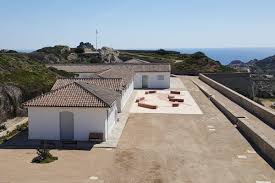 L'archipel de la maddalena est composé de plusieurs iles, dont l'une, caprera, fut l'ultime demeure de giuseppe garibaldi. Ai Musei Garibaldini Di Caprera In Mostra I Libri Di Giuseppe Garibaldi S H Magazine