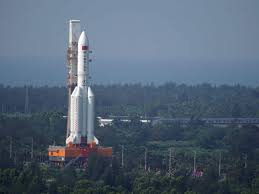 Les débris d'une fusée chinoise sont actuellement en orbite autour de la terre et s'apprêtent à y l'étage principal de la fusée chinoise longue marche 5b est actuellement en train de chuter de. Kns7tpmuco9rrm