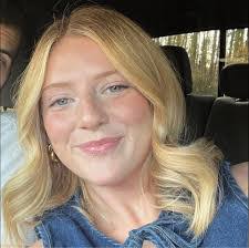 Kate Bollinger's Instagram, Twitter & Facebook