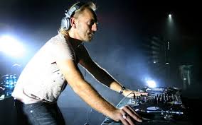 Free dj and club music life wallpapers ,dj wallpapers, music and artists desktops, trance, techno, electro, minimal, club dj, disk jockey, dance, freestyle, fantasy. Dj Music Artist Concert Wallpaper Free Download Backgrounds