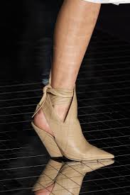 Burberry Fall 2020 Ready To Wear Collection Vogue Fashion Ready To Wear Vogue