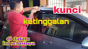 Bahkan bukan sekedar membahas mesin, tekenologi atau bahkan fitur unggulan saja. Cara Buka Pintu Kereta Terkunci Inilah Cara Membuka Pintu Kereta Tanpa Kunci Avtotachki Cara Buka Pintu Mobil Yang Terkunci Dari Dalam Mobil Yang Digunakan Bar Teer