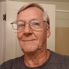 Has anyone else had problems with SunsOut puzzles falling apart?