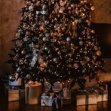 Men have a reputation as being hard to find gifts for, but that isn't necessarily the case. Best Christmas Gifts For Men 2020 Top 10 Dapper Gift Ideas For Him