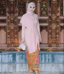 Baju dress borkat untuk pesta wanita gemuk akan terlihat lebih seks1. 30 Model Kebaya Untuk Orang Gemuk Dijamin Stylish Updated 2021 Bukareview