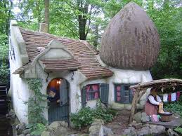 I D Rather Love To Live In A House Like This Maisons Insolites Maisons Etranges Maison Ecologique