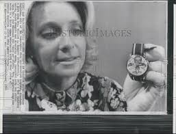 1972 Press Photo Barbara Eagleton Tom Eagleton Wrist Watch