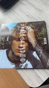 Storing vinyl in packaging or behind it?