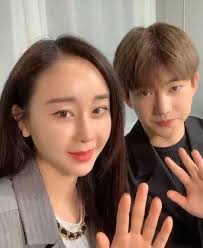 Jin Hua's Instagram, Twitter & Facebook