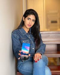 نور ستارز noor stars on instagram شكرا هونر على هالتلفون الرائع من تصميم جميل بمعنى الكلمة الى كامرة السيلفي heather grey dress how to hem pants clothes