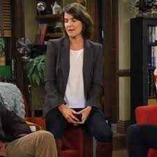Robin's teal green pleated blouse on how i met your mother. Spylight How I Met Your Mother Robin Scherbatsky