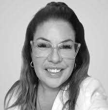 Angela Rolli's Instagram, Twitter & Facebook