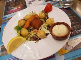 Salade Aux Accras Picture Of Brasserie De La Mer Narbonne Plage Tripadvisor