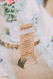 Vermutlich werden sie sorgfältig studieren, was sie ihren gästen auf der hochzeitsfeier köstliches anbieten. Menukarte Hochzeit Mit Spitze Vintage Wedding Kraftpapier Holzhalterung Menukarten Hochzeit Hochzeit Menu Vintage Hochzeit
