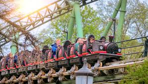 Nordens största nöjespark sedan 1923. Rechtsextreme Gesten In Liseberg Jugendliche Mit Hitlergruss
