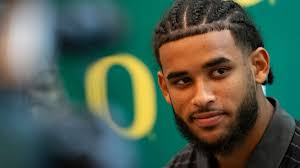 After years of certainty under center, Oregon football opens fall camp  without an established No. 1 QB, a job Dante Moore and Austin Novosad both  want. See link below ⬇️ bit.ly/4lNl3Dz