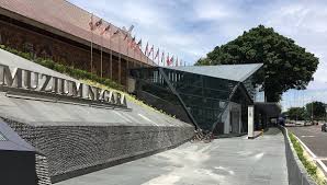 Muzium negara is located in the heart of the city of kuala lumpur and set amongst a neighbourhood of historical buildings and romantic parkland. File Sbk Line Muzium Negara Entrance B 3 Jpg Wikimedia Commons