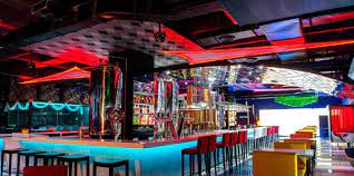 Chaleureux et accueillant je recommande le three monkeys autant pour le bar que pour le resto surtout les nachos !!! 3 Monkeys Brewpub Gopalan Signature Mall Old Madras Road Bangalore