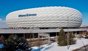 The allianz arena is a famous landmark in munich and the home of the football club fc bayern munich. Alyanc Arena V Myunhene Allianz Arena Stadion Muzej